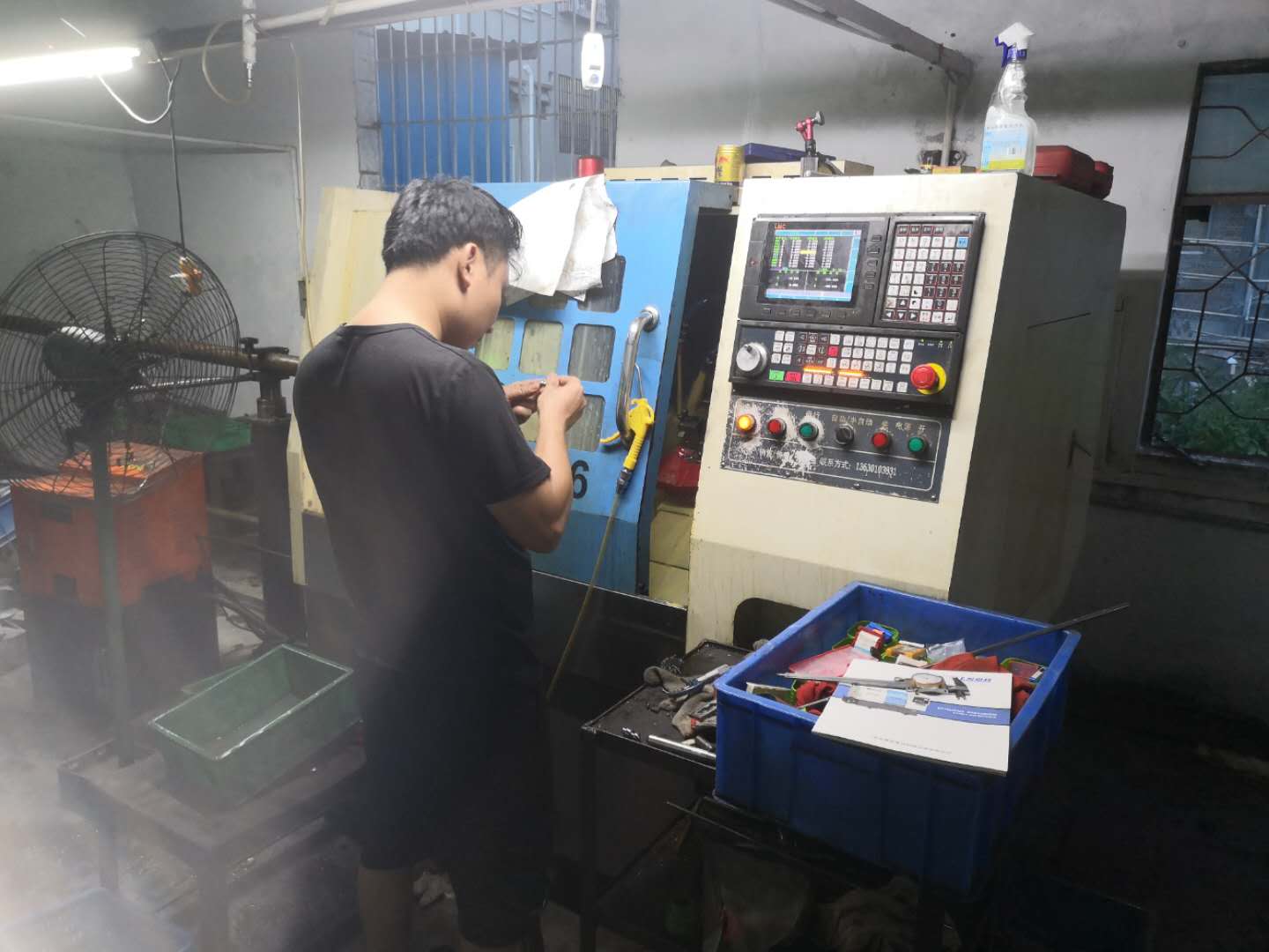 凱恩利 數(shù)控車床36機(jī) 現(xiàn)場使用展示