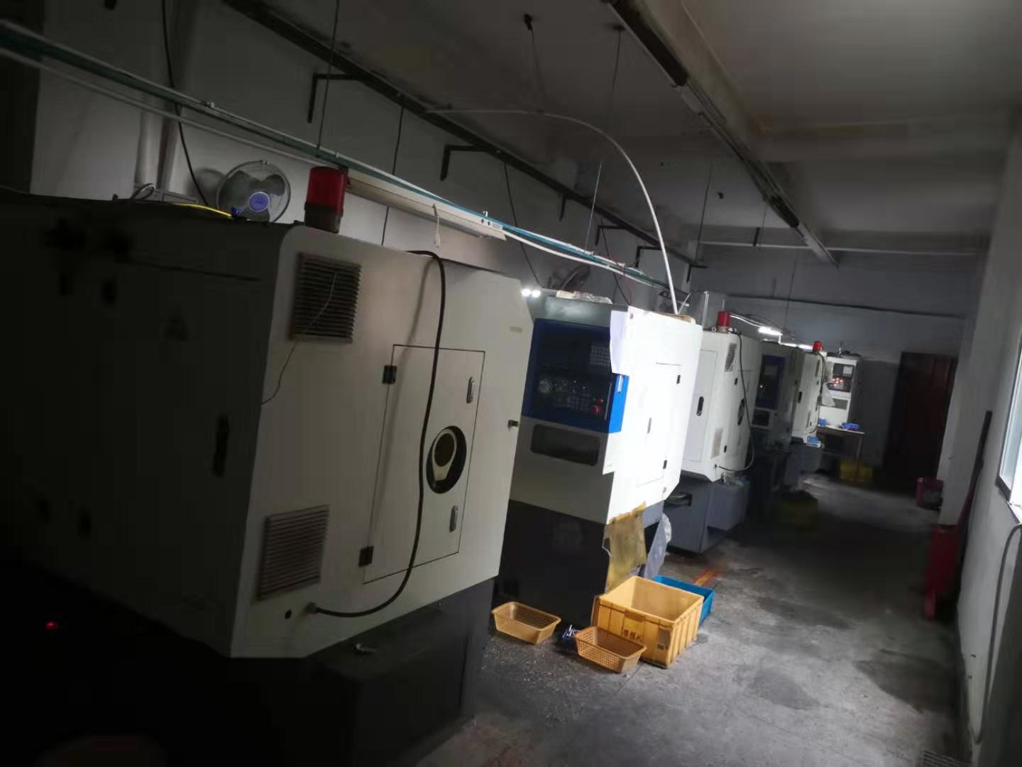 現(xiàn)在機(jī)器擺在一樓，總的有六~七臺(tái)機(jī)，六臺(tái)機(jī)是中山凱恩利機(jī)械的。其中36機(jī)5臺(tái)，46機(jī)1臺(tái)